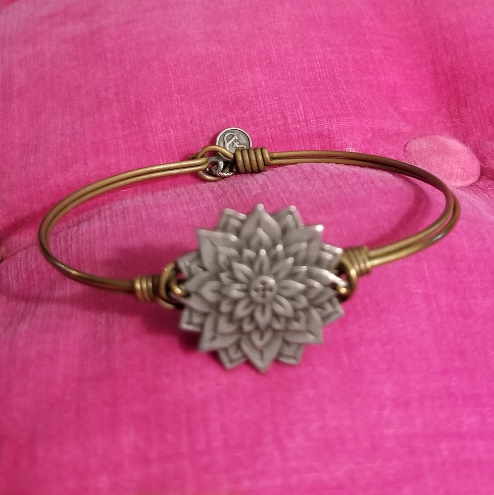 Luca and Danni flower bracelet